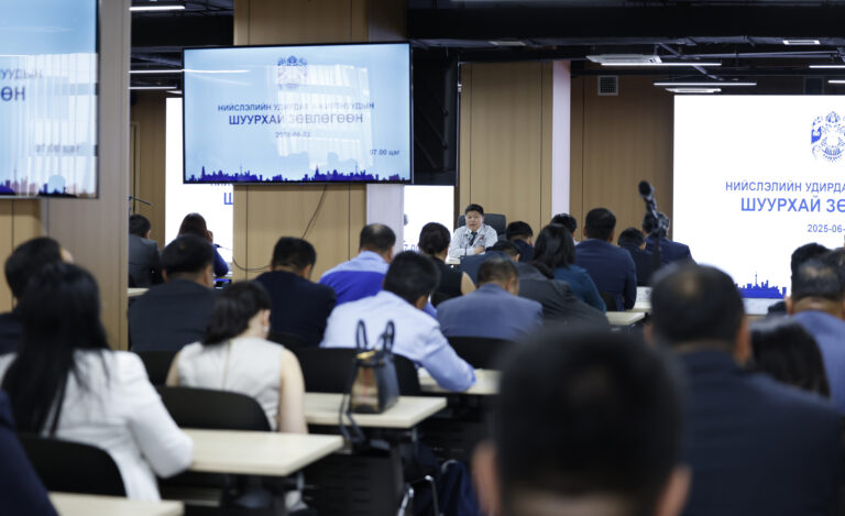 6858c8f758634c4a0f5602fa