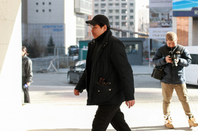 AE9I1989-121607-5642536901