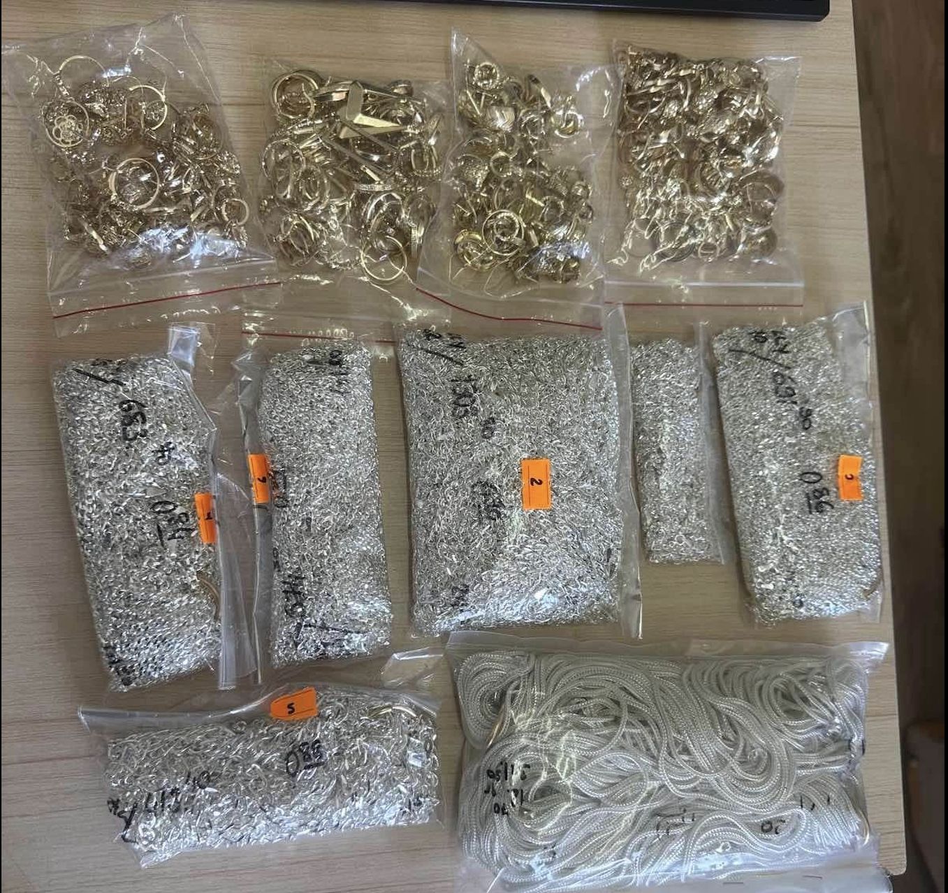 w2sujn_Screen_Shot_2023-04-04_at_17_50.30_x974