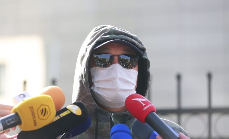 r5to2a__M1A6852_x974