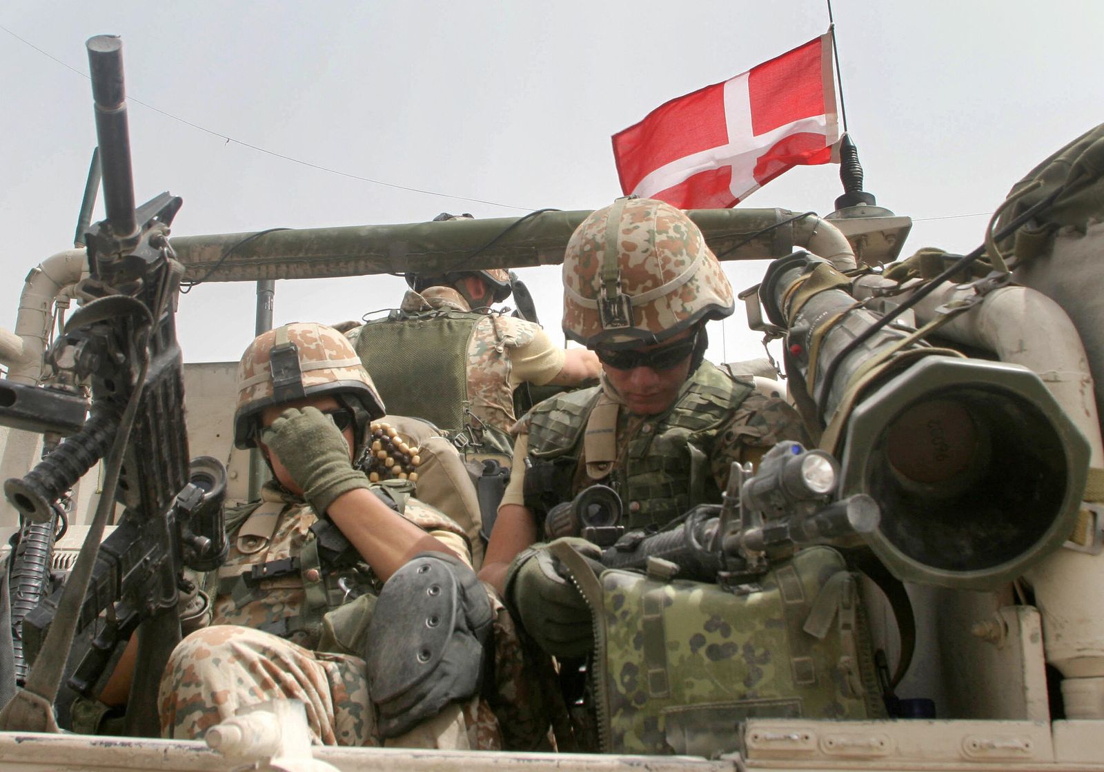 7aoirw_denmark_troops_x974