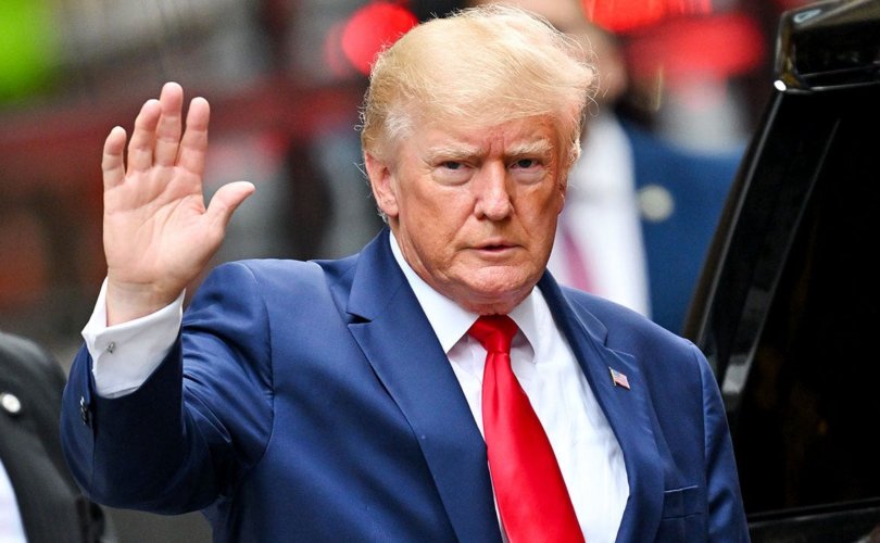 donald-trump-leaves-trump-tower-new-york-city-810x500