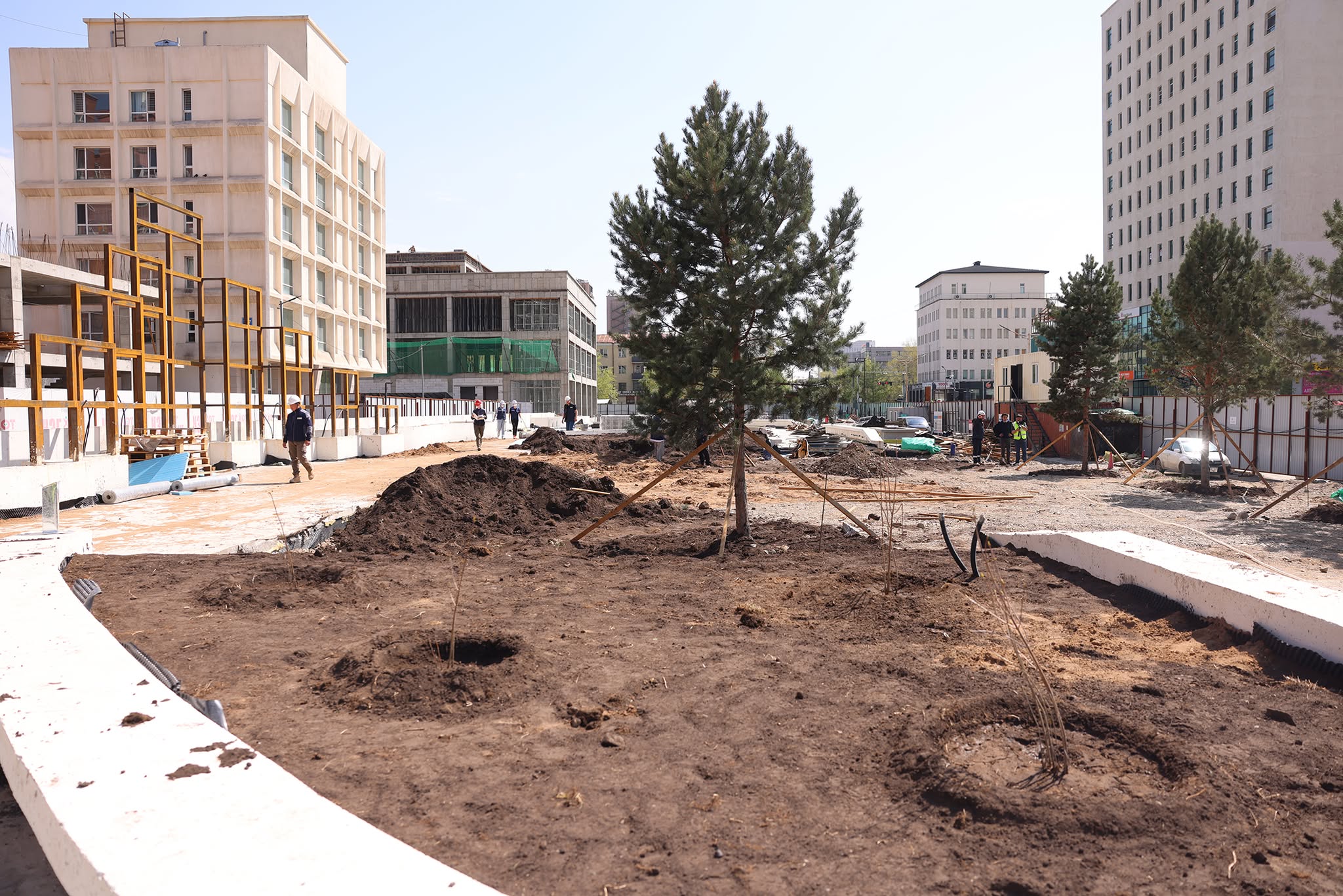 Урт цагаан цэцэрлэгт хүрээлэнгийн далд зогсоол болон тохижилтын ажил 95 ...