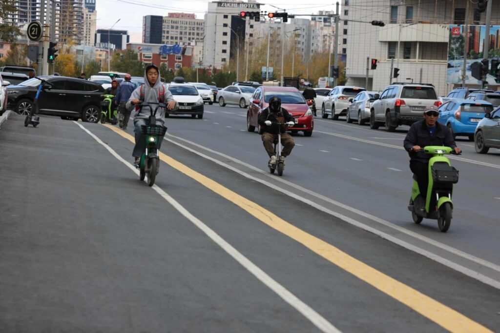 68df793fe337fe7967a30372