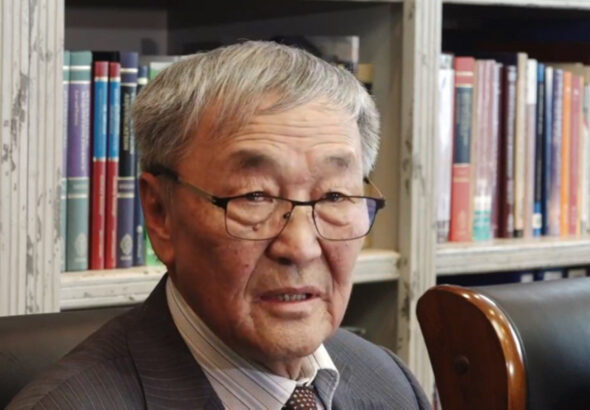 С.Шаарийбууг Монгол Улсын гавьяат багш цолоор шагналаа