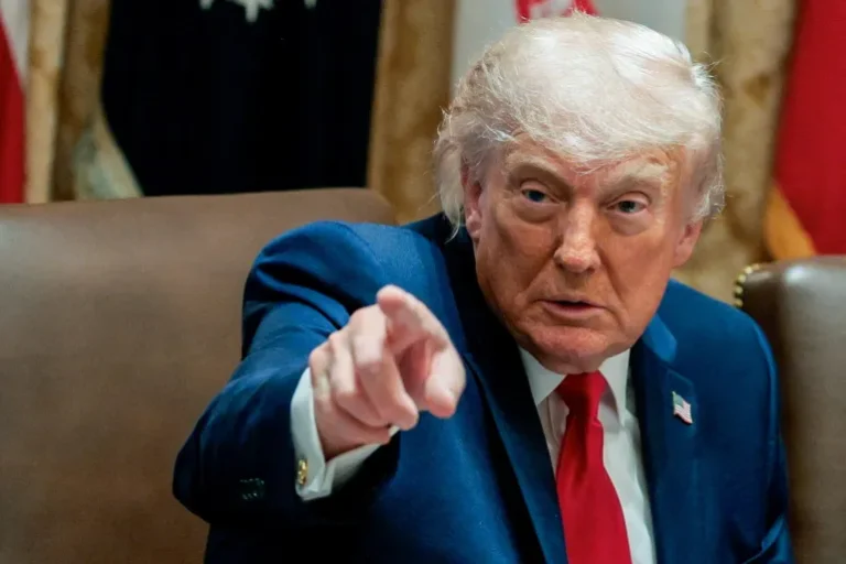 2026-05-30T081012Z_305026816_RC2THLADC11M_RTRMADP_3_USA-TRUMP-WEAPONIZATION-1780343393
